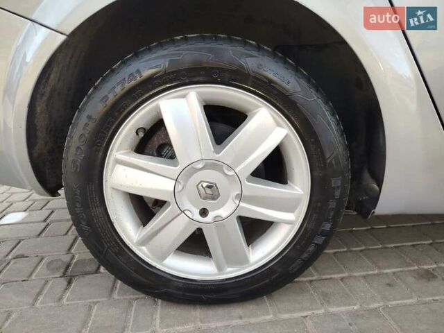 Рено Меган 2004 у Первомайськ на Automoto.ua Сірий Рено Меган, об'ємом двигуна 1.6 л та пробігом 233 тис. км за 4500 $, фото 17 на Automoto.ua