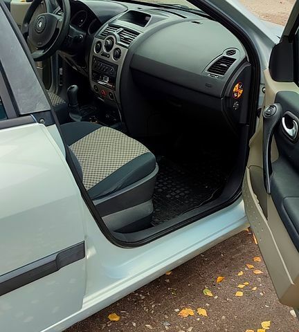 Сірий Рено Меган, об'ємом двигуна 1.6 л та пробігом 256 тис. км за 4500 $, фото 4 на Automoto.ua