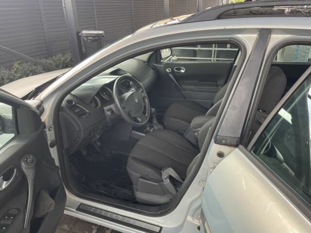 Рено Меган 2004 в Черкассах на Automoto.ua Серый Рено Меган, объемом двигателя 1.9 л и пробегом 250 тыс. км за 3800 $, фото 4 на Automoto.ua