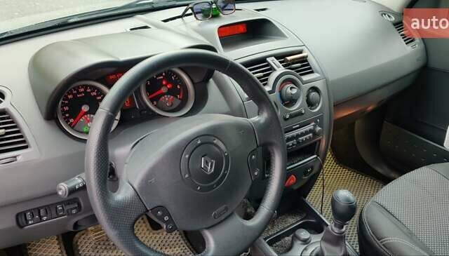 Рено Меган 2004 в Фастове на Automoto.ua Серый Рено Меган, объемом двигателя 2 л и пробегом 256 тыс. км за 5500 $, фото 11 на Automoto.ua