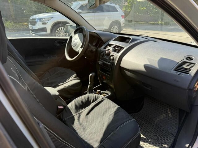 Рено Меган 2004 в Сумах на Automoto.ua Серый Рено Меган, объемом двигателя 0 л и пробегом 190 тыс. км за 4750 $, фото 5 на Automoto.ua