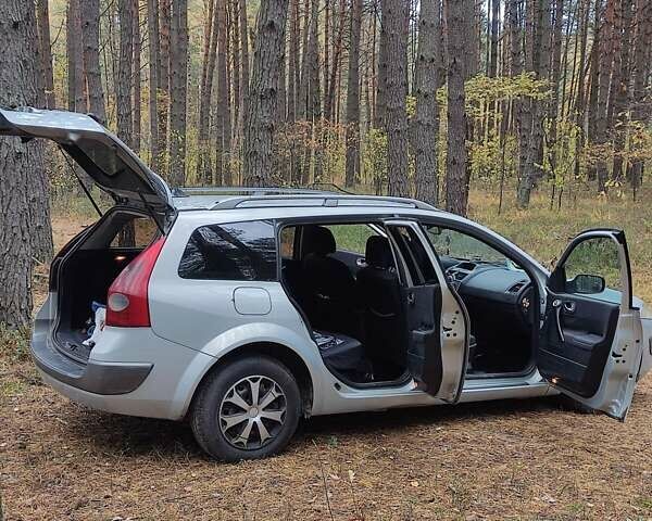 Рено Меган 2004 в Остоге на Automoto.ua Серый Рено Меган, объемом двигателя 1.9 л и пробегом 289 тыс. км за 4300 $, фото 16 на Automoto.ua