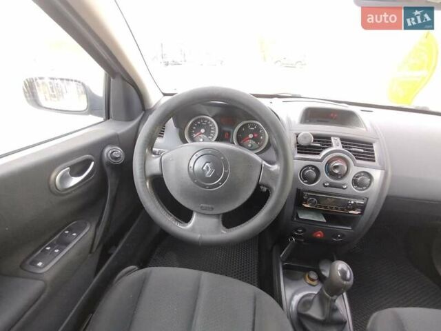 Рено Меган 2004 у Первомайськ на Automoto.ua Сірий Рено Меган, об'ємом двигуна 1.6 л та пробігом 233 тис. км за 4500 $, фото 21 на Automoto.ua