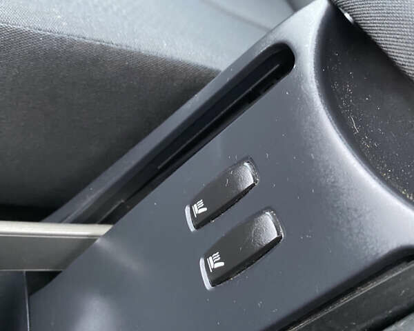 Серый Рено Меган, объемом двигателя 1.6 л и пробегом 158 тыс. км за 3999 $, фото 21 на Automoto.ua