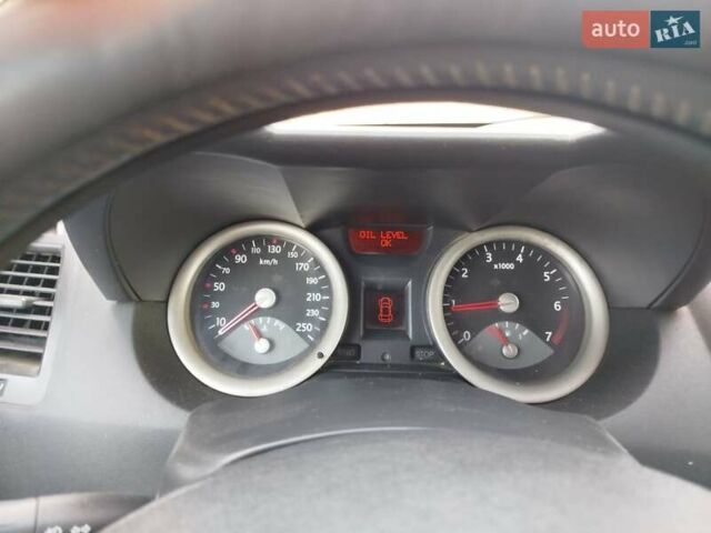 Рено Меган 2004 у Первомайськ на Automoto.ua Сірий Рено Меган, об'ємом двигуна 1.6 л та пробігом 233 тис. км за 4500 $, фото 38 на Automoto.ua