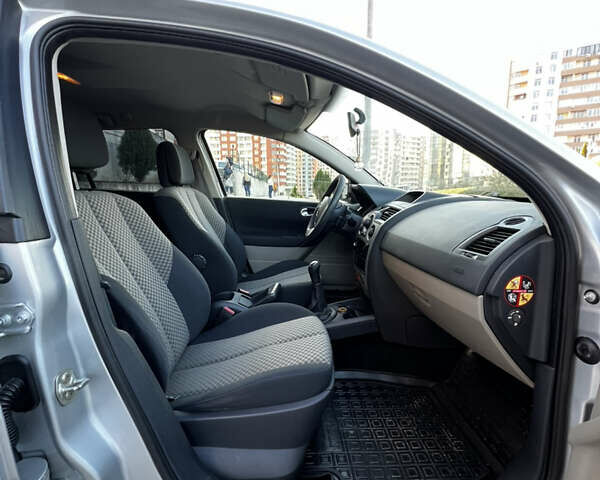 Рено Меган 2004 в Тернополе на Automoto.ua Серый Рено Меган, объемом двигателя 1.6 л и пробегом 194 тыс. км за 4900 $, фото 19 на Automoto.ua