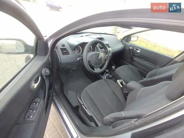 Рено Меган 2004 у Первомайськ на Automoto.ua Сірий Рено Меган, об'ємом двигуна 1.6 л та пробігом 233 тис. км за 4500 $, фото 36 на Automoto.ua