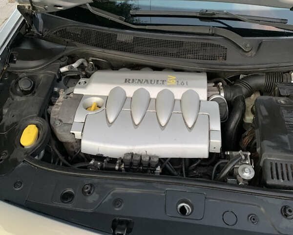 Серый Рено Меган, объемом двигателя 1.6 л и пробегом 270 тыс. км за 4800 $, фото 2 на Automoto.ua