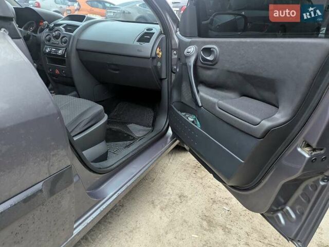 Сірий Рено Меган, об'ємом двигуна 1.6 л та пробігом 275 тис. км за 4399 $, фото 7 на Automoto.ua