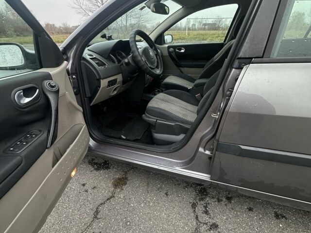 Серый Рено Меган, объемом двигателя 2 л и пробегом 263 тыс. км за 4500 $, фото 4 на Automoto.ua