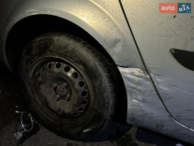 Сірий Рено Меган, об'ємом двигуна 1.6 л та пробігом 218 тис. км за 2100 $, фото 6 на Automoto.ua