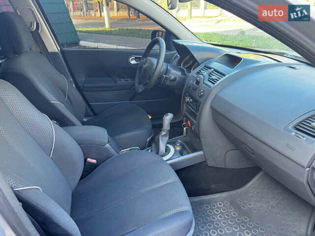 Серый Рено Меган, объемом двигателя 1.6 л и пробегом 220 тыс. км за 3900 $, фото 11 на Automoto.ua