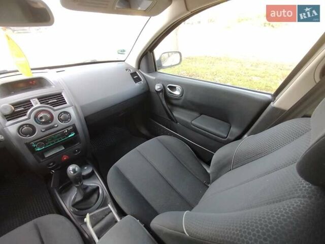 Рено Меган 2004 у Первомайськ на Automoto.ua Сірий Рено Меган, об'ємом двигуна 1.6 л та пробігом 233 тис. км за 4500 $, фото 28 на Automoto.ua