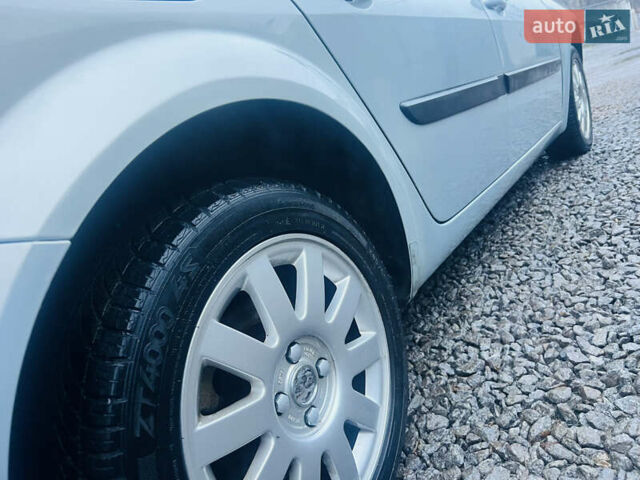 Серый Рено Меган, объемом двигателя 1.39 л и пробегом 207 тыс. км за 4600 $, фото 17 на Automoto.ua