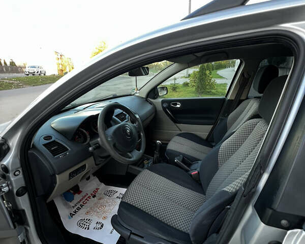 Рено Меган 2004 в Тернополе на Automoto.ua Серый Рено Меган, объемом двигателя 1.6 л и пробегом 194 тыс. км за 4900 $, фото 16 на Automoto.ua