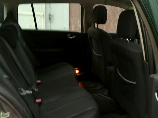 Серый Рено Меган, объемом двигателя 1.6 л и пробегом 176 тыс. км за 5200 $, фото 2 на Automoto.ua