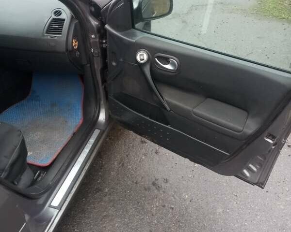 Серый Рено Меган, объемом двигателя 1.87 л и пробегом 380 тыс. км за 3800 $, фото 2 на Automoto.ua