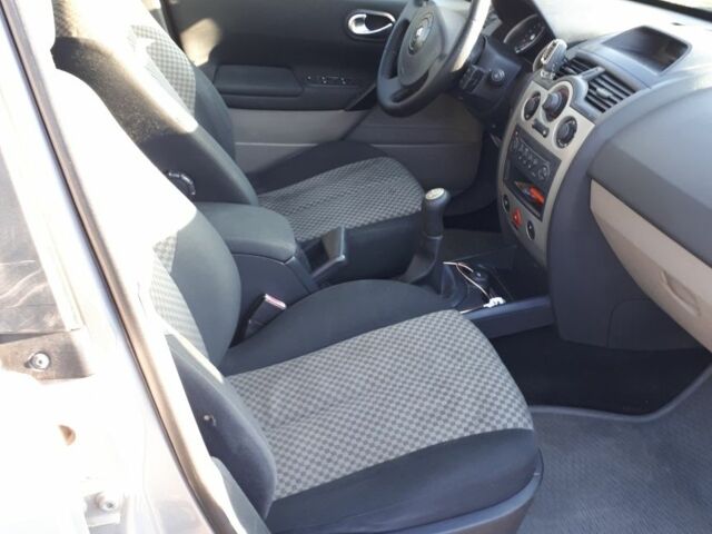 Сірий Рено Меган, об'ємом двигуна 1.6 л та пробігом 216 тис. км за 3900 $, фото 3 на Automoto.ua