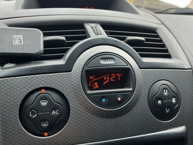 Сірий Рено Меган, об'ємом двигуна 1.5 л та пробігом 403 тис. км за 3600 $, фото 6 на Automoto.ua