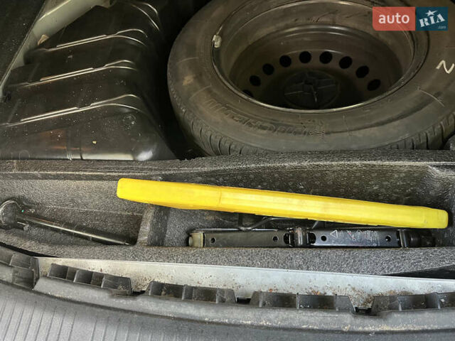 Сірий Рено Меган, об'ємом двигуна 1.6 л та пробігом 213 тис. км за 4200 $, фото 37 на Automoto.ua