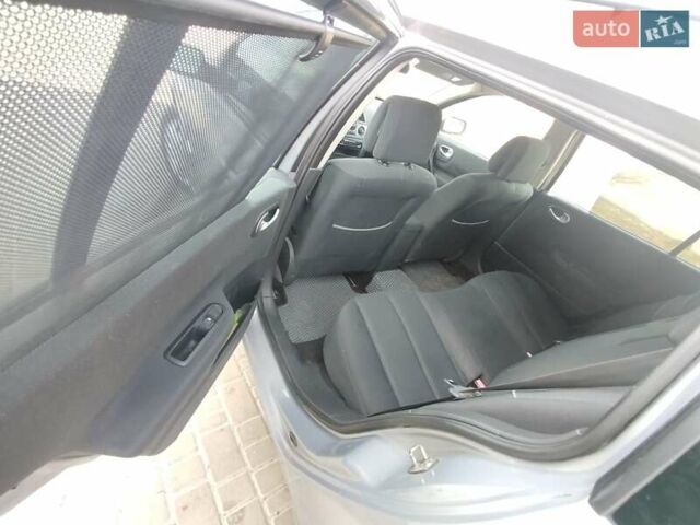 Рено Меган 2004 у Первомайськ на Automoto.ua Сірий Рено Меган, об'ємом двигуна 1.6 л та пробігом 233 тис. км за 4500 $, фото 29 на Automoto.ua