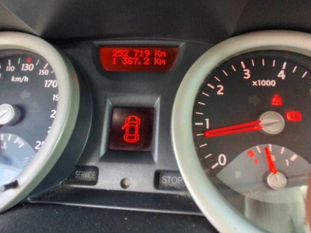 Рено Меган 2004 в Чернигове на Automoto.ua Серый Рено Меган, объемом двигателя 1.9 л и пробегом 244 тыс. км за 4200 $, фото 1 на Automoto.ua