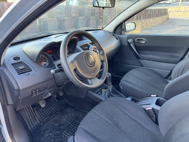 Серый Рено Меган, объемом двигателя 1.5 л и пробегом 280 тыс. км за 4200 $, фото 11 на Automoto.ua