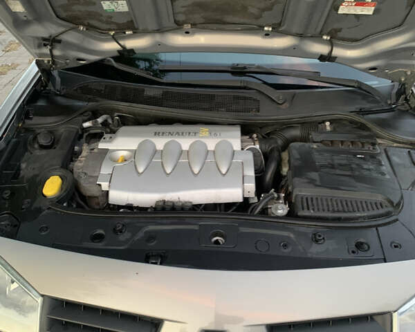 Серый Рено Меган, объемом двигателя 1.6 л и пробегом 270 тыс. км за 4800 $, фото 1 на Automoto.ua