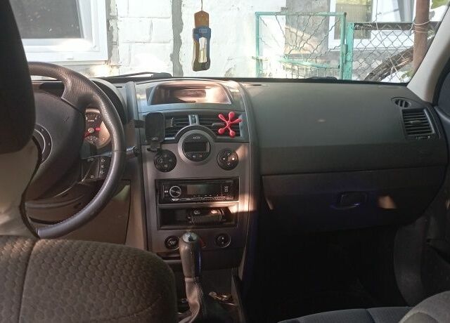 Сірий Рено Меган, об'ємом двигуна 1.6 л та пробігом 220 тис. км за 4600 $, фото 6 на Automoto.ua
