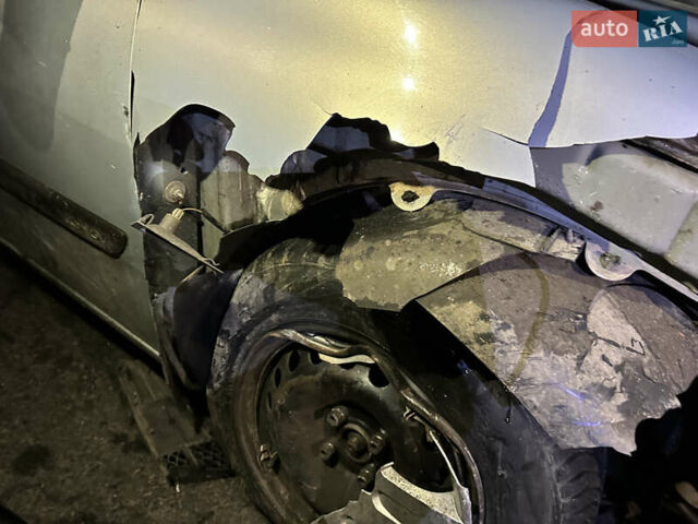 Сірий Рено Меган, об'ємом двигуна 1.6 л та пробігом 218 тис. км за 2100 $, фото 10 на Automoto.ua