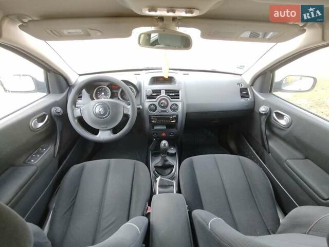 Рено Меган 2004 у Первомайськ на Automoto.ua Сірий Рено Меган, об'ємом двигуна 1.6 л та пробігом 233 тис. км за 4500 $, фото 25 на Automoto.ua