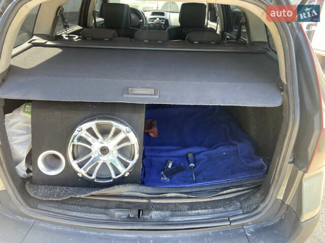 Сірий Рено Меган, об'ємом двигуна 1.46 л та пробігом 286 тис. км за 4200 $, фото 4 на Automoto.ua