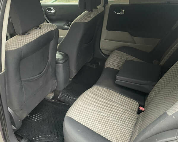 Рено Меган 2004 в Шостке на Automoto.ua Серый Рено Меган, объемом двигателя 1.46 л и пробегом 225 тыс. км за 3999 $, фото 8 на Automoto.ua