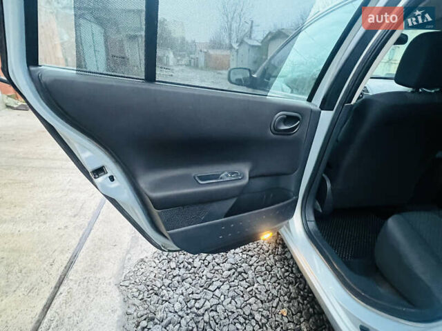 Серый Рено Меган, объемом двигателя 1.39 л и пробегом 207 тыс. км за 4600 $, фото 30 на Automoto.ua