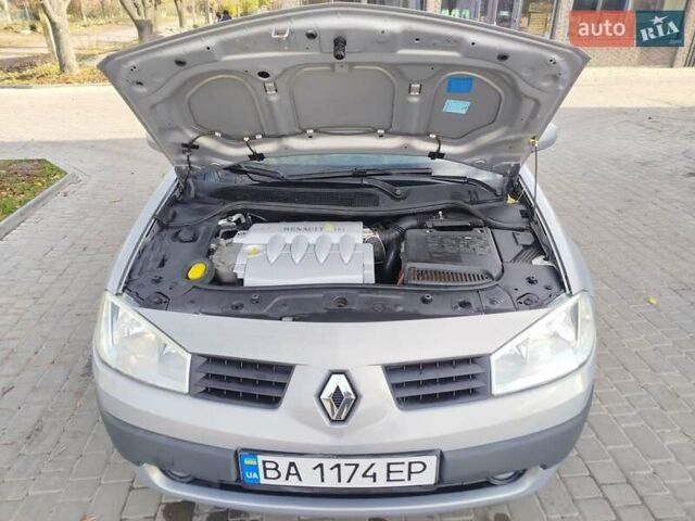 Рено Меган 2004 у Первомайськ на Automoto.ua Сірий Рено Меган, об'ємом двигуна 1.6 л та пробігом 233 тис. км за 4500 $, фото 15 на Automoto.ua
