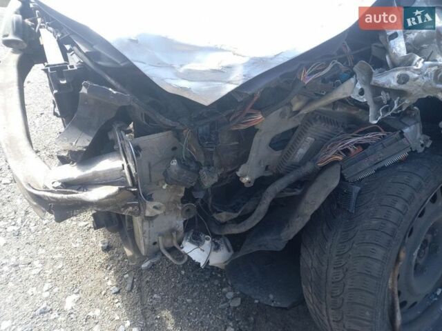 Серый Рено Меган, объемом двигателя 1.6 л и пробегом 300 тыс. км за 1374 $, фото 6 на Automoto.ua