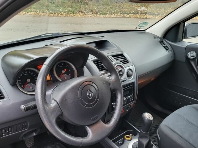 Серый Рено Меган, объемом двигателя 1.6 л и пробегом 204 тыс. км за 4950 $, фото 14 на Automoto.ua