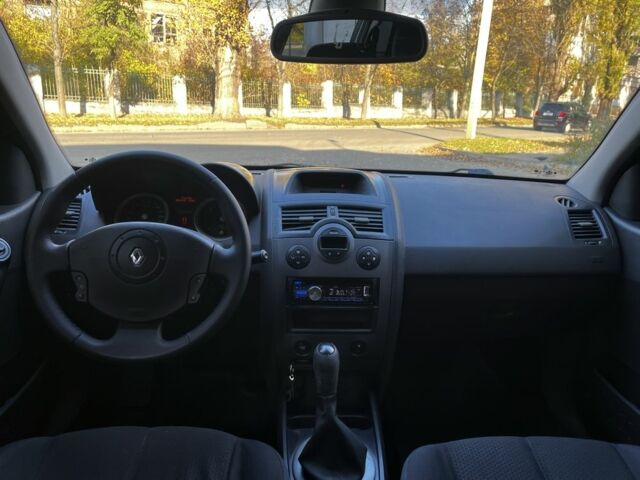 Серый Рено Меган, объемом двигателя 1.6 л и пробегом 220 тыс. км за 3900 $, фото 10 на Automoto.ua