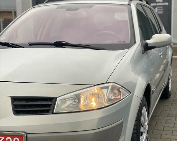 Серый Рено Меган, объемом двигателя 1.6 л и пробегом 158 тыс. км за 3999 $, фото 11 на Automoto.ua