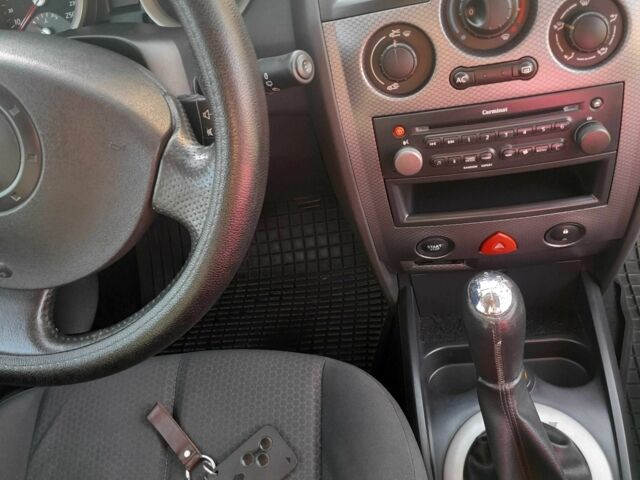 Серый Рено Меган, объемом двигателя 1.6 л и пробегом 240 тыс. км за 4650 $, фото 15 на Automoto.ua