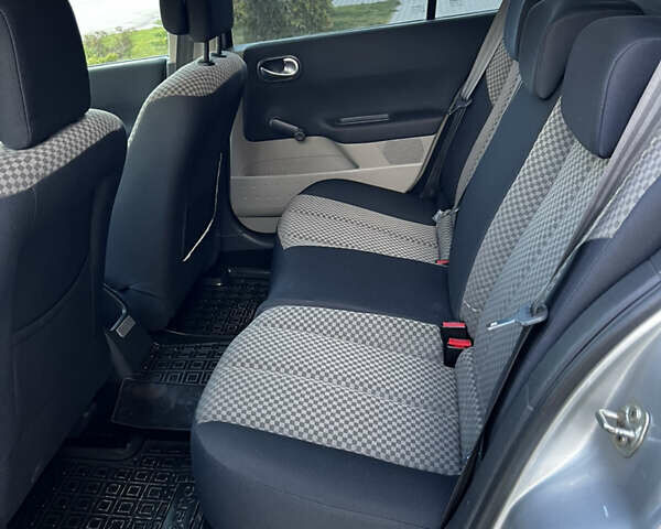 Рено Меган 2004 в Тернополе на Automoto.ua Серый Рено Меган, объемом двигателя 1.6 л и пробегом 194 тыс. км за 4900 $, фото 18 на Automoto.ua