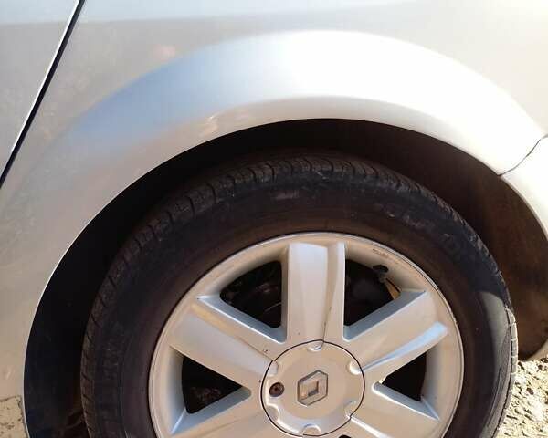 Серый Рено Меган, объемом двигателя 1.6 л и пробегом 227 тыс. км за 4550 $, фото 2 на Automoto.ua