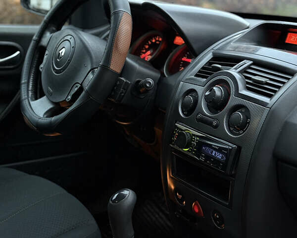 Сірий Рено Меган, об'ємом двигуна 1.46 л та пробігом 351 тис. км за 3900 $, фото 10 на Automoto.ua