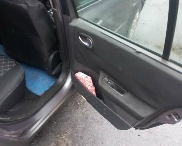 Серый Рено Меган, объемом двигателя 1.87 л и пробегом 380 тыс. км за 3800 $, фото 4 на Automoto.ua