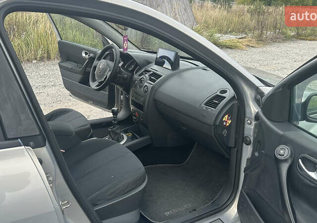Рено Меган 2004 в Киеве на Automoto.ua Серый Рено Меган, объемом двигателя 1.9 л и пробегом 280 тыс. км за 3800 $, фото 21 на Automoto.ua