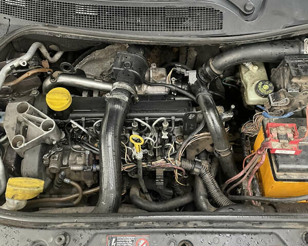 Рено Меган 2004 в Шостке на Automoto.ua Серый Рено Меган, объемом двигателя 1.46 л и пробегом 225 тыс. км за 3999 $, фото 11 на Automoto.ua