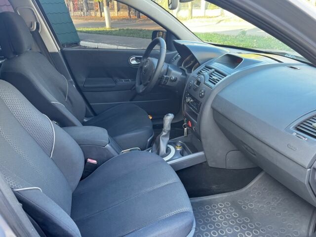 Серый Рено Меган, объемом двигателя 1.6 л и пробегом 220 тыс. км за 3900 $, фото 11 на Automoto.ua