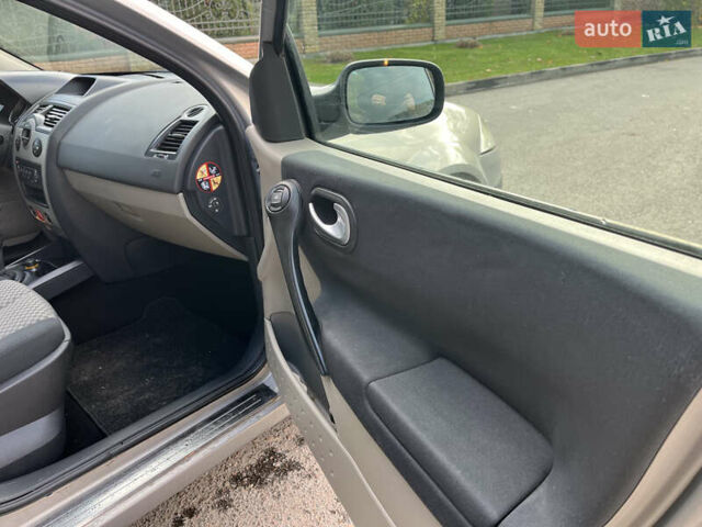 Сірий Рено Меган, об'ємом двигуна 1.6 л та пробігом 213 тис. км за 4200 $, фото 27 на Automoto.ua