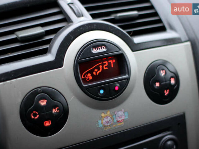 Серый Рено Меган, объемом двигателя 1.6 л и пробегом 300 тыс. км за 3700 $, фото 28 на Automoto.ua