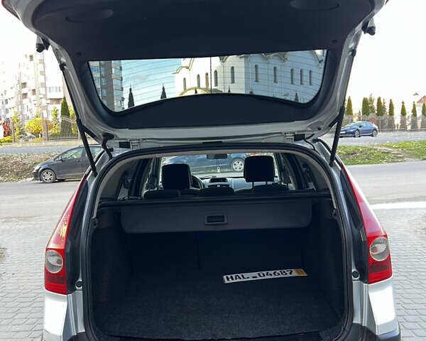 Рено Меган 2004 в Тернополе на Automoto.ua Серый Рено Меган, объемом двигателя 1.6 л и пробегом 194 тыс. км за 4900 $, фото 33 на Automoto.ua